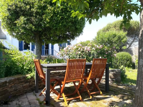 jardin clos location chien bretagne sud  vue mer cosy bretagne finistère morbihan  La Maison du Pêcheur, Doëlan, confortable et lumineux ; grande maison vue mer plage à pied 