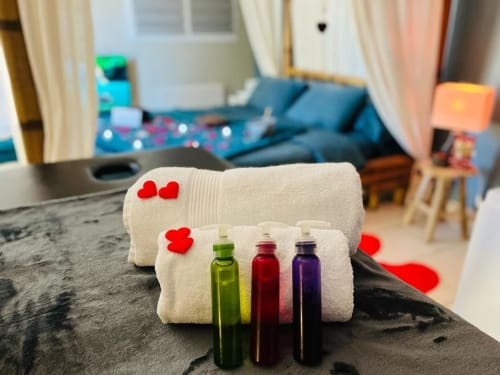 Praticiennes massages dans nos chambres avec jacuzzi privatif