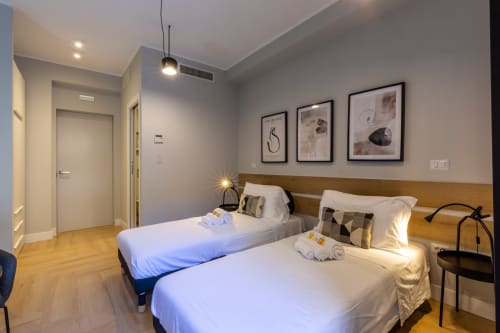 Camera doppia a Casa Lounge Istria B&B a Cagliari con comfort moderni e vista sul giardino