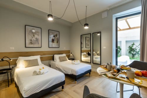 Camera matrimoniale presso Casa Lounge Istria B&B a Cagliari con servizi moderni e accesso alla terrazza
