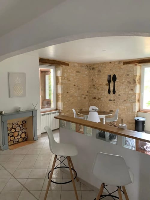 cuisine et coin petit déjeuner du gîte le tranquille, la biche au bois gîte et chambres d'hôtes