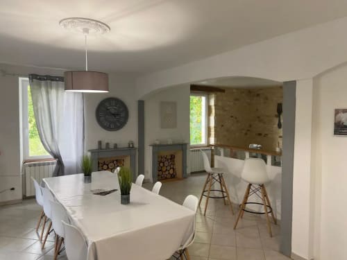 cuisine ouverte sur salle a manger gîte le tranquille, la biche au bois gîte et chambres d'hôtes entre Lot et Dordogne