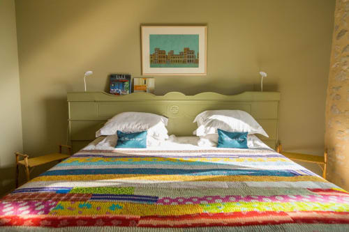 charming guest room -double room -king size bed- very comfortable bedding- view on the garden - quiet - A/C- bathroom and toilet in the room 