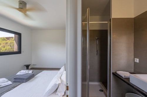 Chambre double salle de bain privative douche