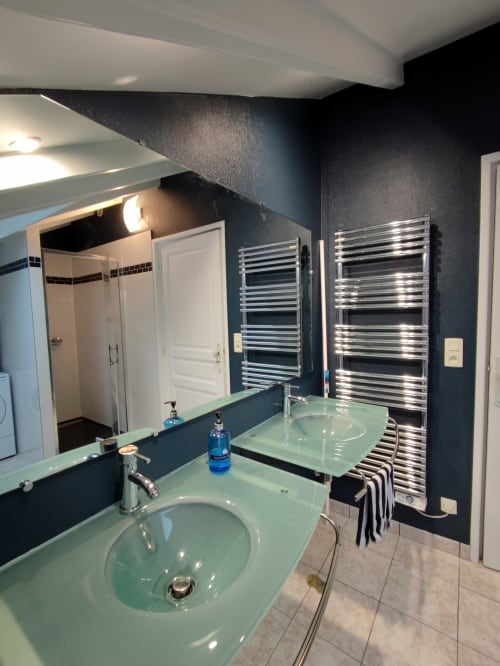 salle de bain neuve douche mer bretagne chambre vue mer cosy bretagne finistère morbihan  La Maison du Pêcheur, Doëlan, confortable et lumineux ; grande maison vue mer plage à pied 