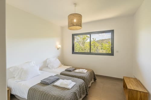 Two singled bedroom garden view