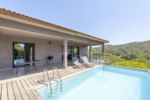 Swimming pool seasonal rental villa Corsica