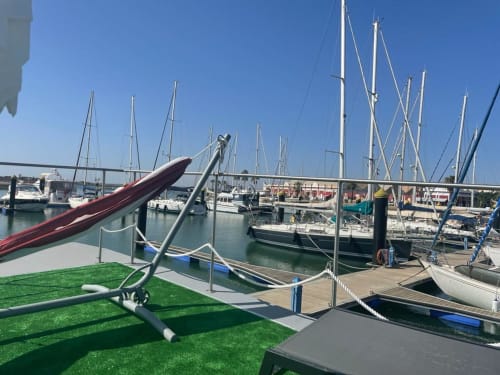 Boat Village Spain | Ayamonte, Andalucía - Dos alojamientos sobre el agua. Disfruta de maravillosos amaneceres y puestas de sol en el mar en la comodidad de un apartamento flotante de lujo. Las calles de Ayamonte y sus playas harán el resto. Spanish Algarve.