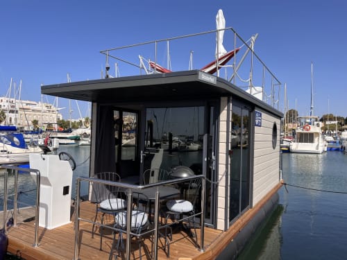 Boat Village Spain | Ayamonte, Andalucía - Escapada Romántica. Dos alojamientos sobre el agua. Disfruta de maravillosos amaneceres y puestas de sol en el mar en la comodidad de un apartamento flotante de lujo. Las calles de Ayamonte y sus playas harán el resto. Spanish Algarve.