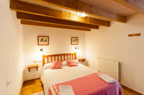 Sa Casa Rotja | Sineu, España - Es un bonito apartamento en la parte de la fachada principal. Se accede a él por una escalera. Tiene una gran terraza con las mejores vistas de la salida del sol. En la planta superior se encuentra la sala/cocina. La cocina está totalmente equipada con todo lo necesario para comer y cocinar. En la planta inferior se encuentra la habitación con una cama de matrimonio y el baño completo.