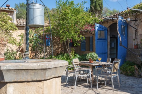 Sa Casa Rotja | Sineu, España. -Terrazas y patios están a su disposición para el descanso y la tranquilidad.