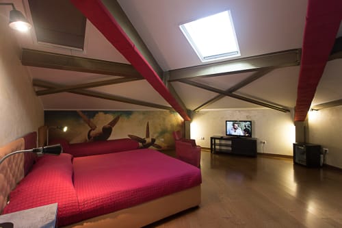 Camera "...In aereo"| Camera tripla con letto matrimoniale, letto singolo e bagno privato. Presenti TV, aria condizionata, Wi-Fi - B&B Savoia nel centro di Campobasso, Molise.