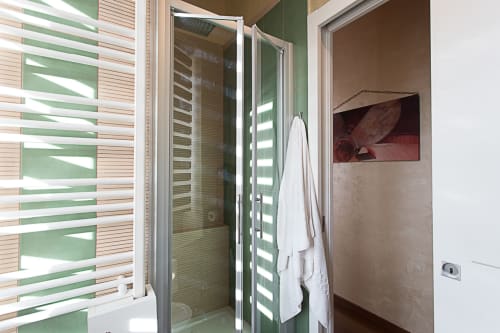 Camera "...In nave"| Camera matrimoniale con letto matrimoniale e bagno privato. Presenti TV, aria condizionata, Wi-Fi - B&B Savoia nel centro di Campobasso, Molise.