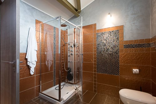 Camera "...In auto"| Camera matrimoniale con letto matrimoniale e bagno privato. Presenti TV, aria condizionata, Wi-Fi - B&B Savoia nel centro di Campobasso, Molise.