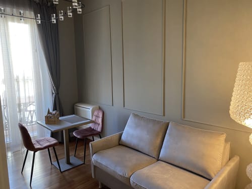 Camera "Suite Savoia"| Appartamento con cucina, camera da letto e bagno privato. Letto matrimoniale e divano letto. Presenti TV, aria condizionata, Wi-Fi - B&B Savoia nel centro di Campobasso, Molise.