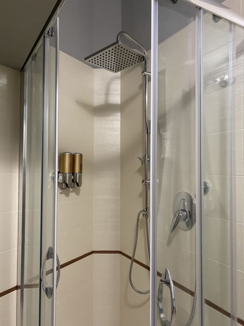 Camera "Suite Savoia"| Appartamento con cucina, camera da letto e bagno privato. Letto matrimoniale e divano letto. Presenti TV, aria condizionata, Wi-Fi - B&B Savoia nel centro di Campobasso, Molise.
