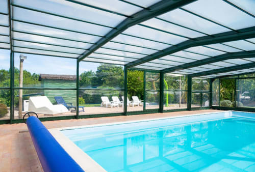 Piscine couverte et chauffée - Gîte de l'oda 