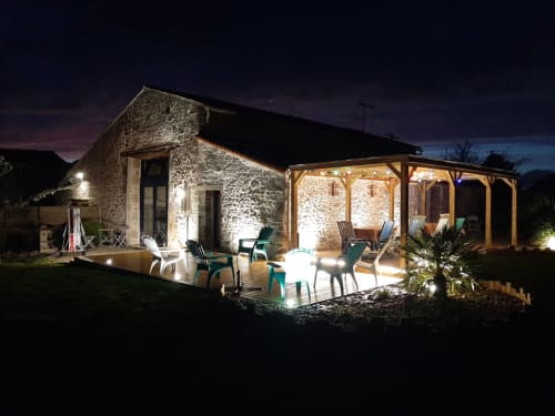 Extérieur de nuit au Gîte de l'Oda