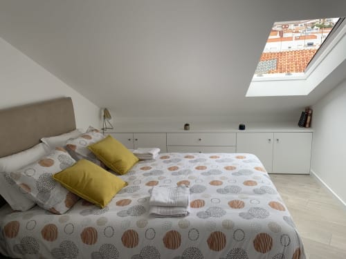 chambre lit double vue sur les toits de Nazaré