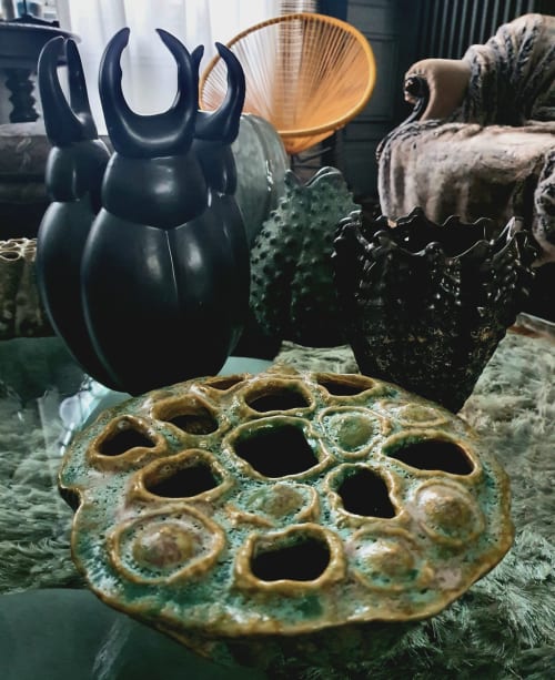 Pièces d'art en bronze et céramique au gîte Le Grand Duc à Valenciennes, France