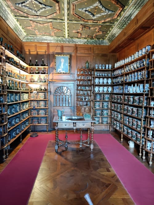 Baugé, apothecary
