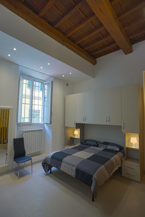 L'Antico Pozzo| Appartamento per 6 con due letti matrimoniali e divano letto. Bagno e cucina attrezzata. Vicino mete turistiche - Visit Florentia apartment nel cuore di Firenze, Toscana.