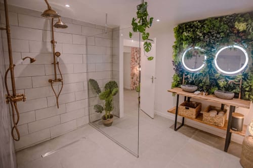 Suite romantique Vénusa avec jacuzzi privatif hypercentre de montpellier chambre avec bain à remous privatif Comédie Musée Fabre Hérault weekend en amoureux séjour couple