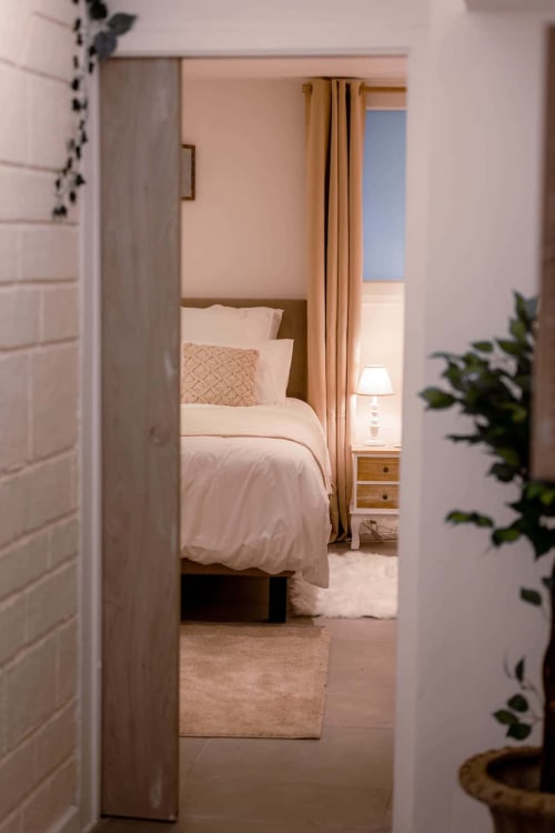 Suite romantique Vénusa avec jacuzzi privatif hypercentre de montpellier chambre avec bain à remous privatif Comédie Musée Fabre Hérault weekend en amoureux séjour couple