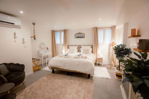 Suite romantique Vénusa avec jacuzzi privatif hypercentre de montpellier chambre avec bain à remous privatif Comédie Musée Fabre Hérault weekend en amoureux séjour couple