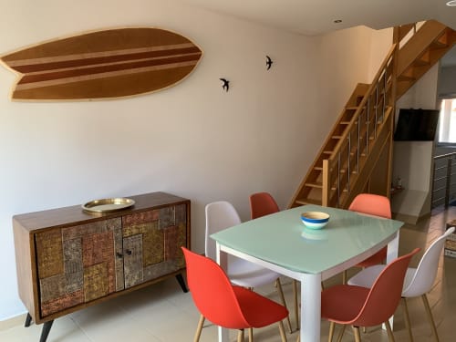 Table à manger 6 personnes, décoration surf, escalier