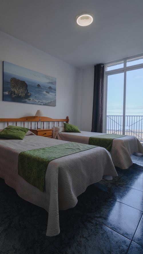 Apartamento Vista mar. Habitación doble. Incluye balcón con vistas al océano. 