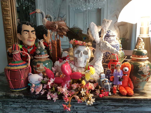 Décoration colorée d'autel pour le Día de Muertos au boutique-hôtel Le Grand Duc à Valenciennes, France