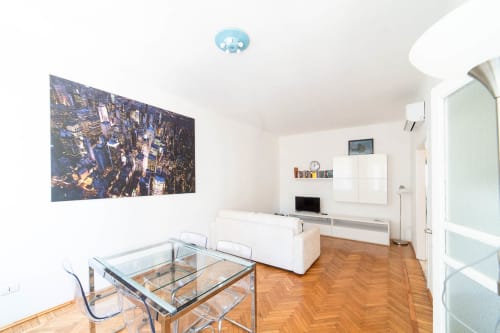 Corso Como A12| Apartment for 4 with one bedroom, living room with sofa bed, kitchen, balcony and bathroom with shower. With Wi-Fi, TV and air conditioning - HB Hall, flats in the centre of Milan.