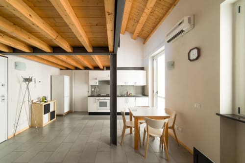 HBhall Darsena loft 2| Appartamento per 4 con una camera da letto su soppalco, soggiorno con divano letto, cucina e 2 bagni con doccia. Presenti Wi-Fi, TV e aria condizionata - HB Hall, appartamenti nel centro di Milano.