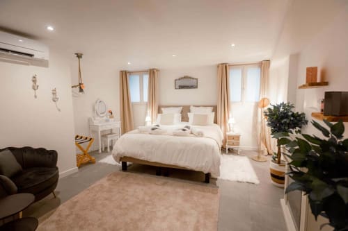 Suite romantique Vénusa avec jacuzzi privatif hypercentre de montpellier chambre avec bain à remous privatif Comédie Musée Fabre Hérault weekend en amoureux séjour couple