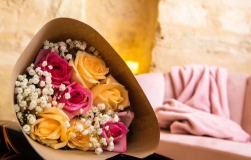 Suite romantique Vénusa avec jacuzzi privatif hypercentre de montpellier chambre avec bain à remous privatif Place Jean jaurès Hérault weekend en amoureux séjour couple