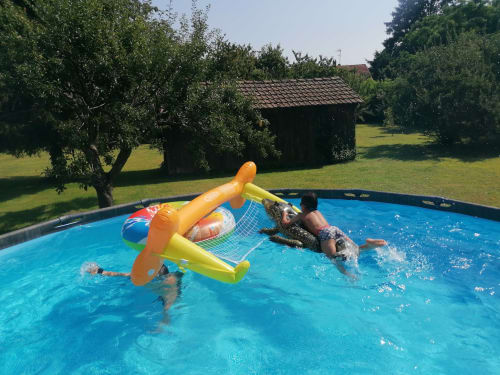 Piscine chauffée pendant votre séjour estivale à la Ferme les Iris