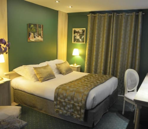 Hostellerie du Cheval Noir - chambre confort de 21 m² avec terrasse , vue ville, Moret sur Loing, France