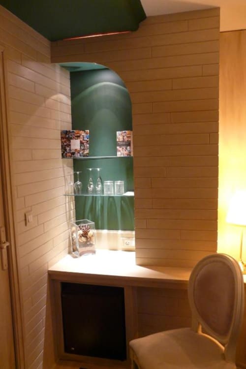 Hostellerie du Cheval Noir - chambre confort de 21 m² avec terrasse , vue ville, Moret sur Loing, France