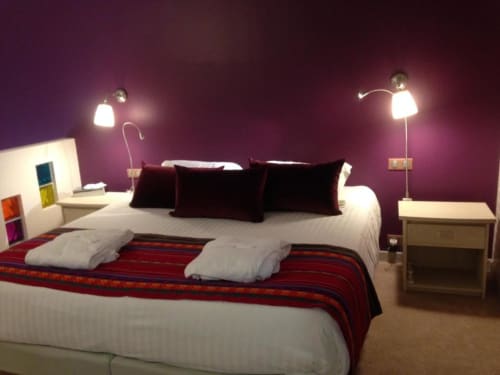 Hostellerie du Cheval Noir - chambre double premium de 30 m² avec terrasse , vue ville, Moret sur Loing, France