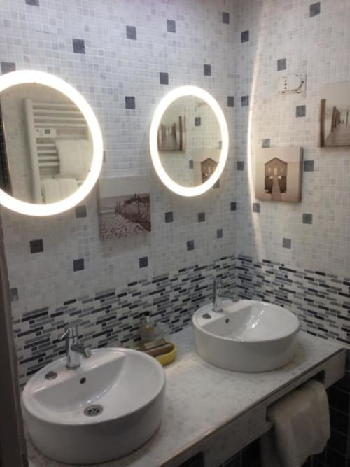 Hostellerie du Cheval Noir - chambre double premium de 30 m² avec terrasse , vue ville, Moret sur Loing, France