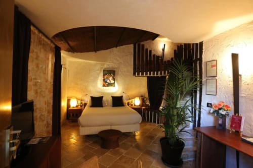 Hostellerie du Cheval Noir - chambre double premium de 30 m² avec terrasse , vue ville, Moret sur Loing, France