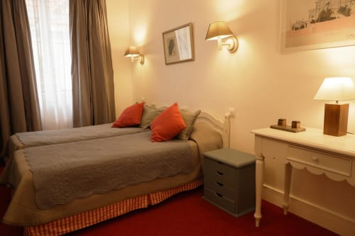 hotel-du-cygne-paris-chambre-twin-deux-lits-bureau
