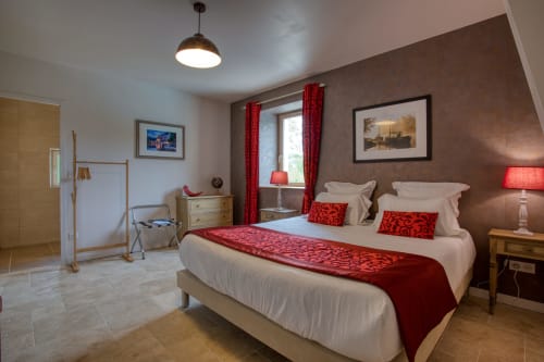 Domaine des Pierres Blanches Chambre Roque Gageac avec literie king size de qualité