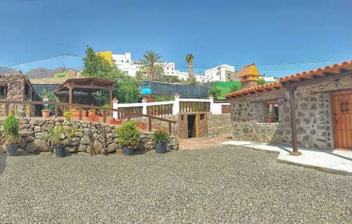 Views of the garden of the F&C holiday accommodation