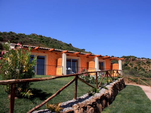 Hotel Pedra Ruja ⭑ ⭑ ⭑ Budoni, Olbia - Giardino. Camere matrimoniali e familiari