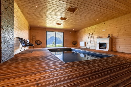 la location de luxe de chalet avec sa piscine intérieure 