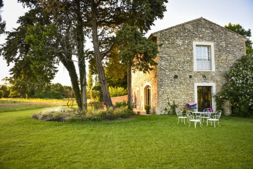 guest house with large property surrounded by fields - panoramic sunset over the surrounding nature 