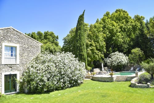 Large property with swimming pool -rental of charming gite -rental of comfortable guest rooms - Luberon- Vaucluse attractiveness- Le Thor- l'Isle sur la sorgue