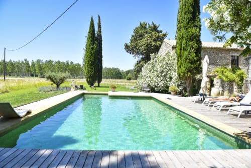 beautiful swimming pool in Mas Provençal for rent- heated pool- 